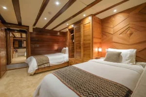 Crab twin guest cabin aboard Lamima