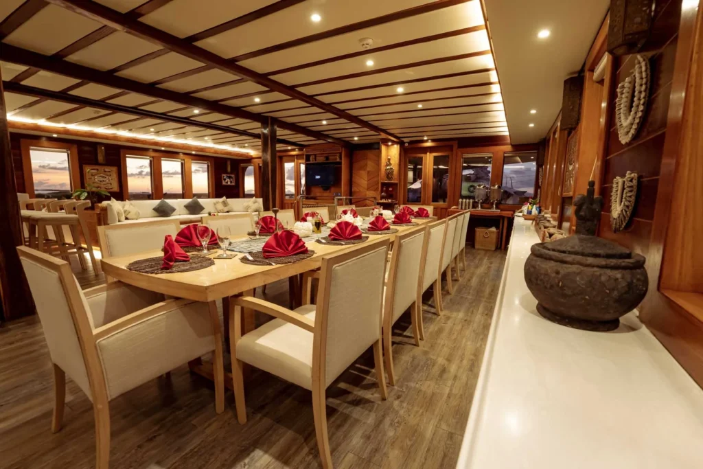 Indoor dining salon aboard Lamima