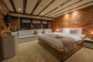 Turtle double guest cabin aboard Lamima