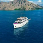 Le Costa classic wooden yacht in Komodo National Park