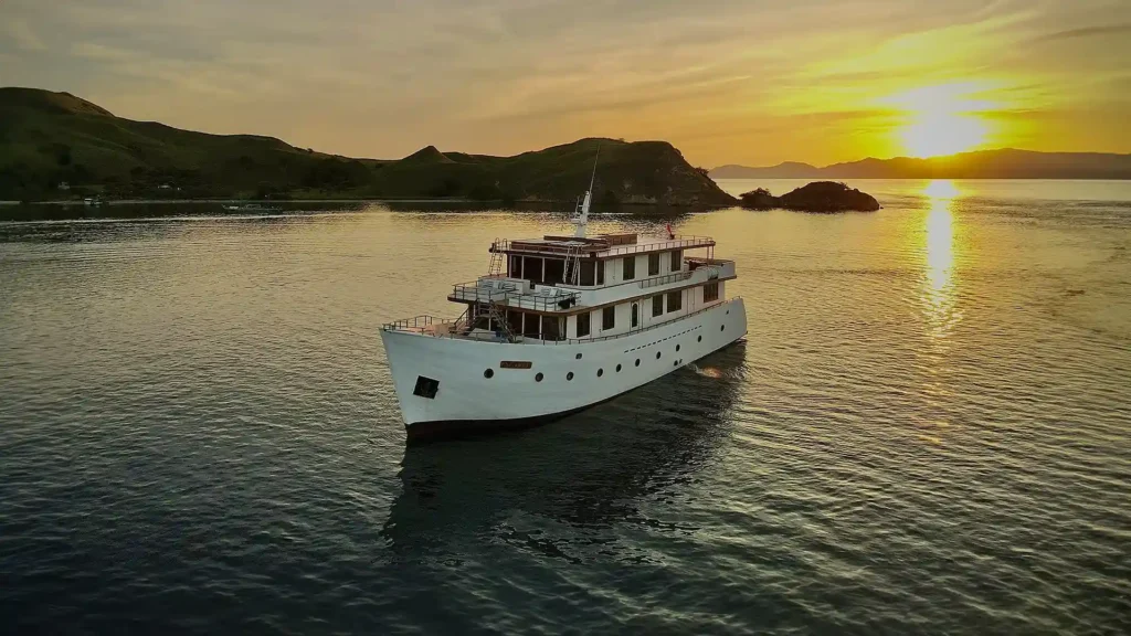 Le Costa cruising Komodo waters
