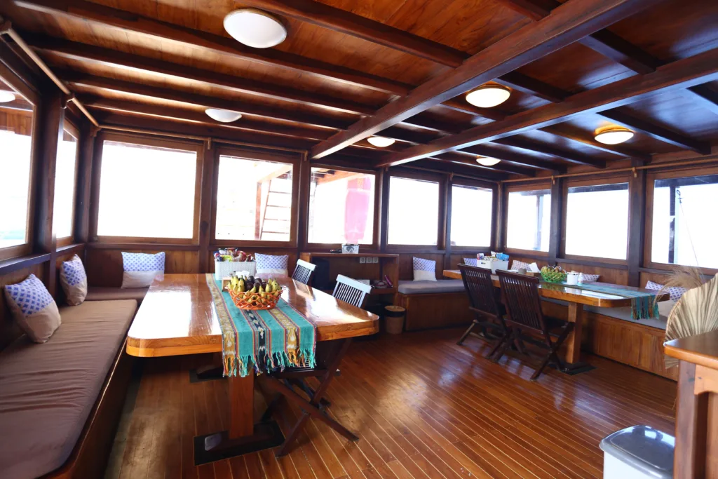 Indoor dining salon aboard Leticia phinisi