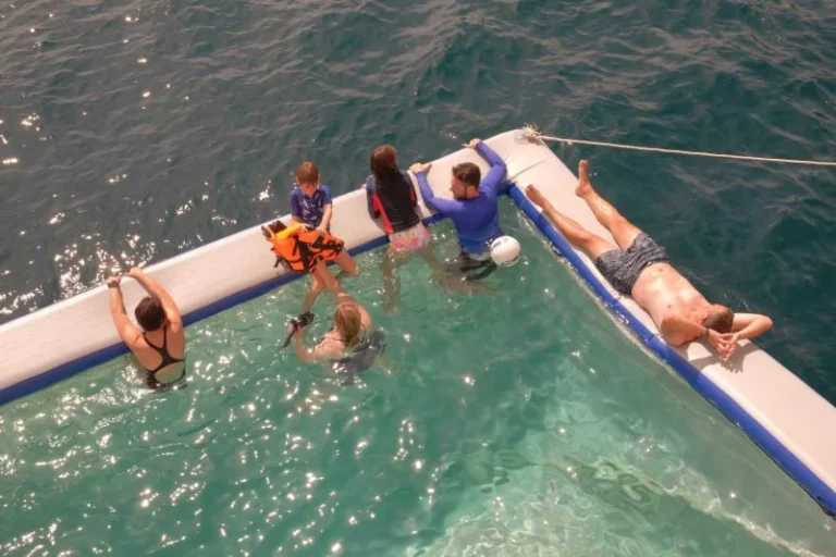 Leticia private charter phinisi sailing in Komodo