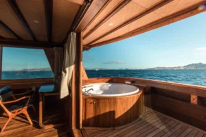 Jacuzzi on the master cabin balcony aboard Magia II