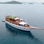 Magika liveaboard sailing in Komodo