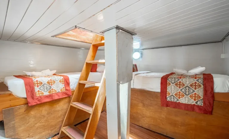 Second view of the Studio twin cabin aboard Magika Liveaboard