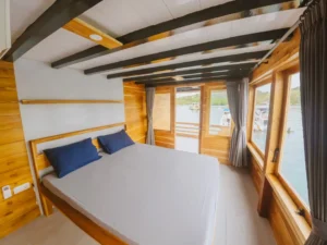 Master Ocean cabin aboard Maheswari phinisi