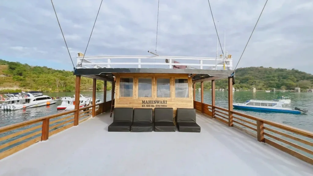 Sundeck aboard Maheswari phinisi