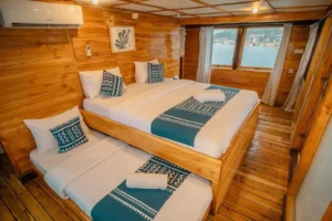 Double and single beds in Maipa Deapati Upper Cabin 6