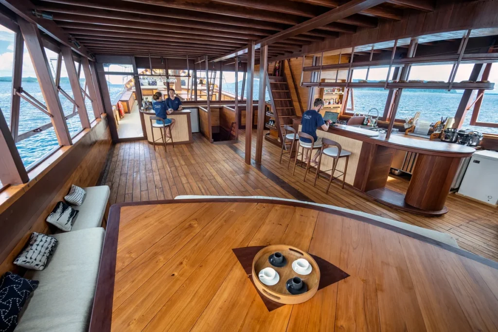 Main deck bar and lounge aboard Majik