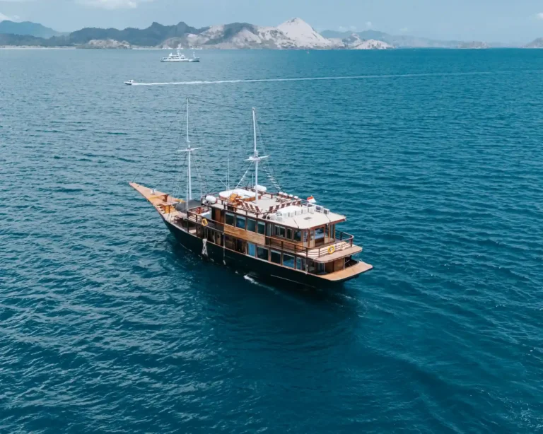 Marea, a 36-metre phinisi carrying seventeen guests, sailing in Komodo National Park