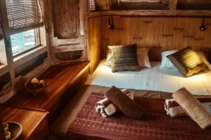 Double bed in a Mikumba Dua master cabin