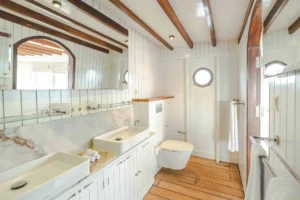Mischief Voyage Komodo Suite ensuite bathroom