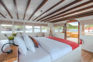 Mischief Voyage Komodo Suite bedroom