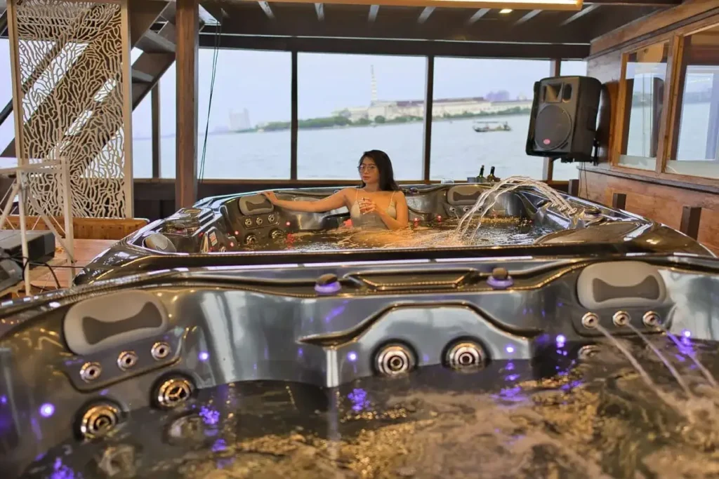 One of two jacuzzis in the alfresco lounge on Mutiara Cruise