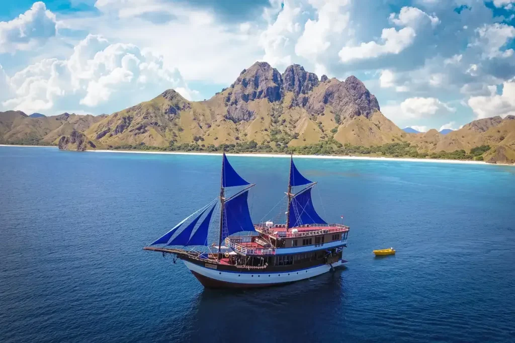 Mutiara Cruise at anchor in Komodo National Park