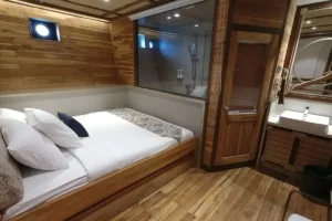 Junior Suite aboard Mutiara Cruise phinisi