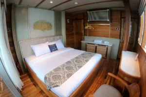 Master Suite aboard Mutiara Cruise phinisi