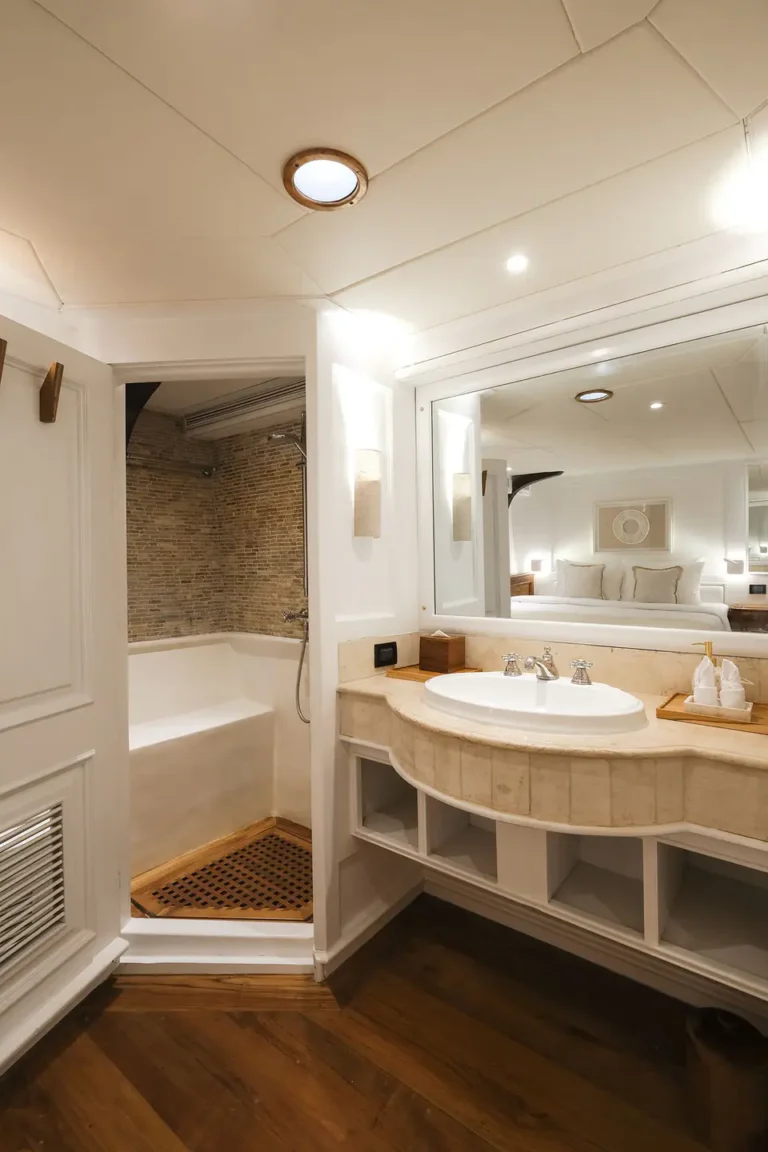 Mutiara Laut double cabin ensuite bathroom