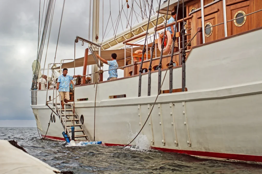 Mutiara Laut phinisi liveaboard, ext boarding ladder