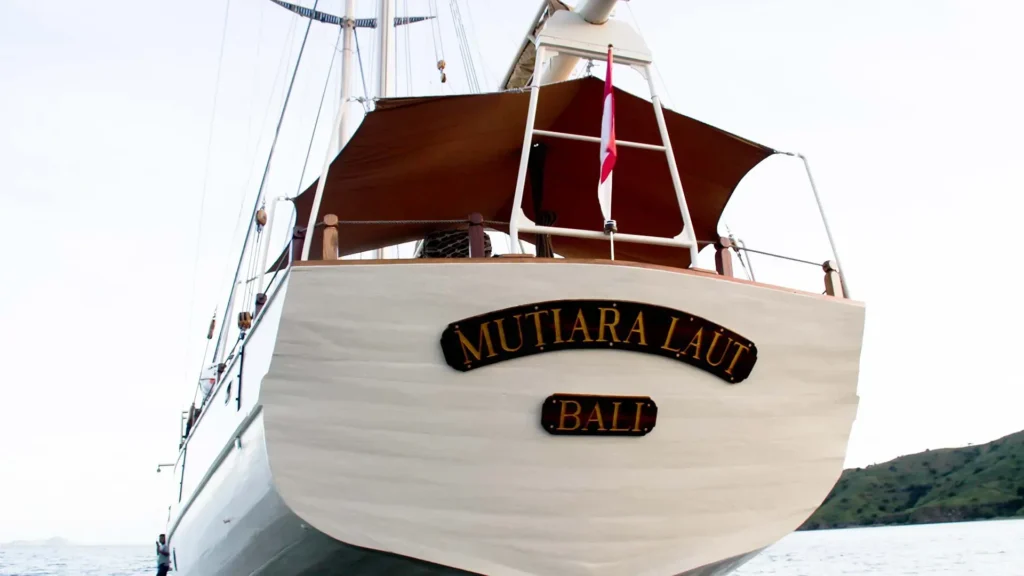Mutiara Laut phinisi liveaboard, ext stern