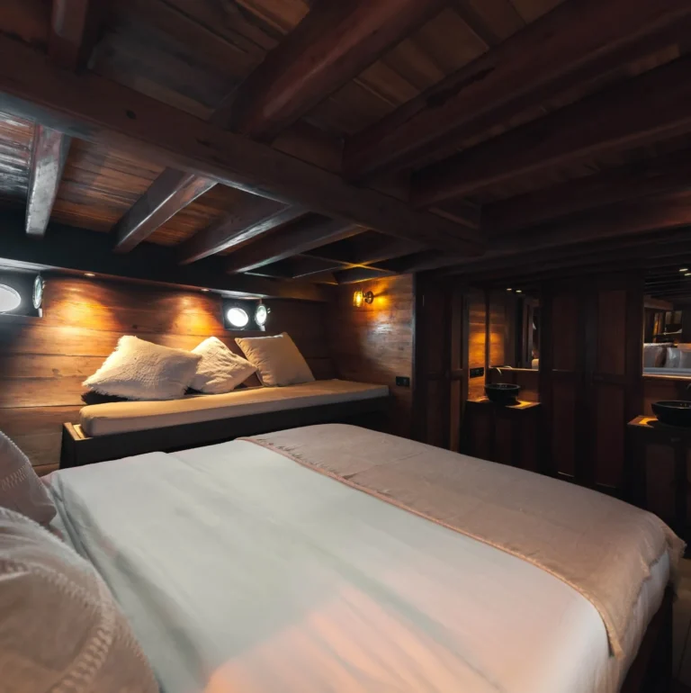Front cabin interior aboard Nataraja