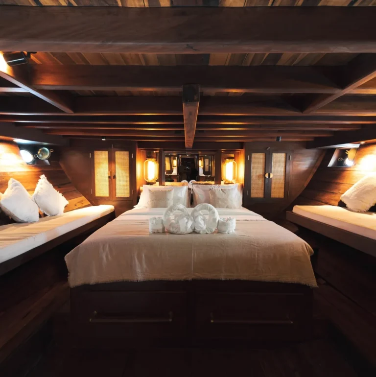 Front cabin aboard Nataraja