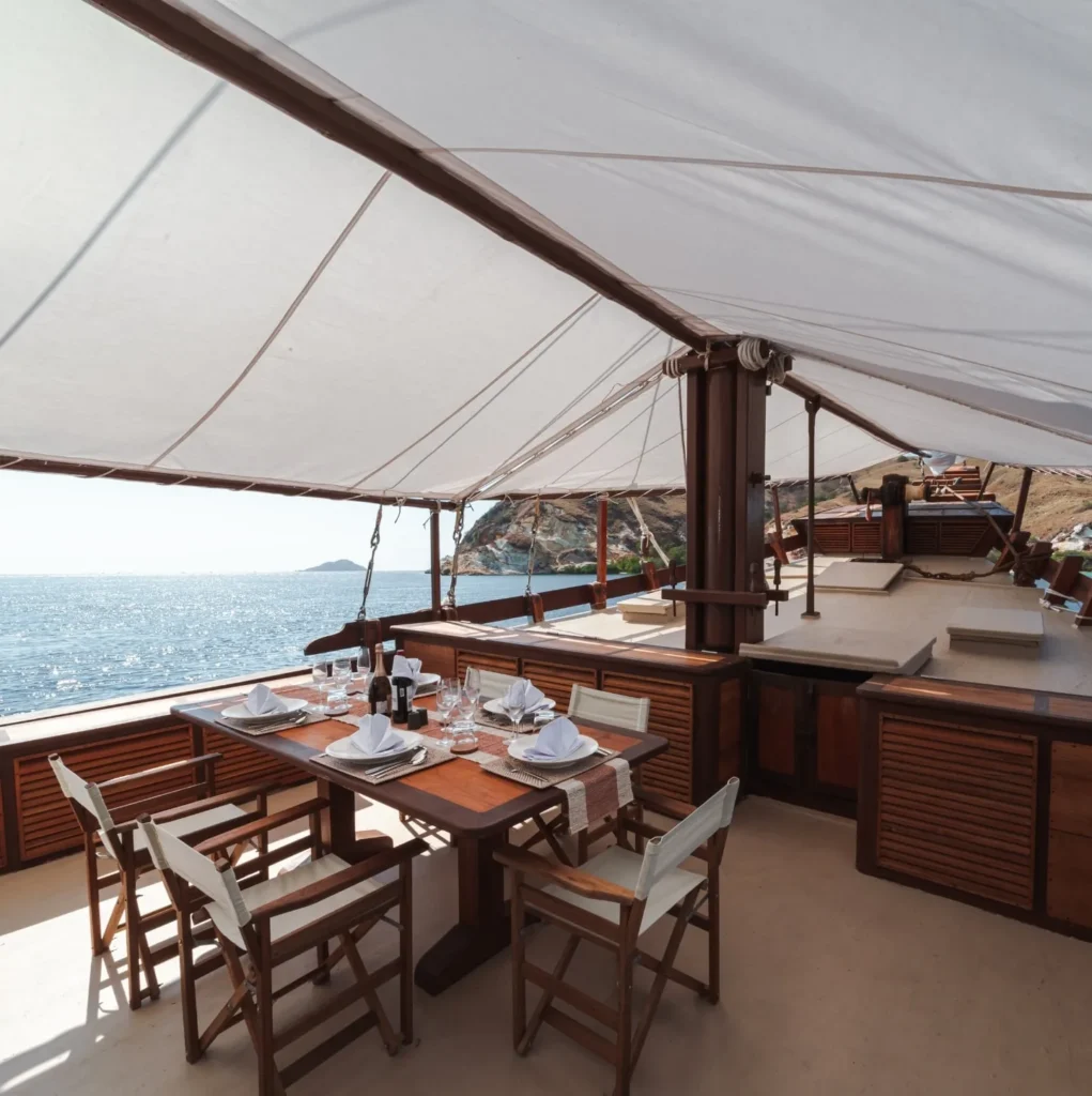 Foredeck sunbeds aboard Nataraja