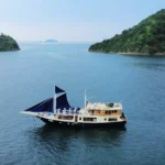 Natural Phinisi sailing in Komodo