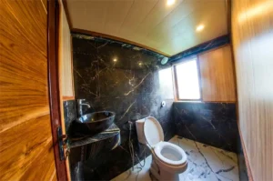 Aurea cabin ensuite bathroom aboard Naturalia Cruise