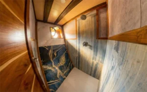Bathroom in the Tide Cabin aboard Naturalia Cruise