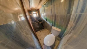 Second bathroom in the Tide Cabin aboard Naturalia Cruise