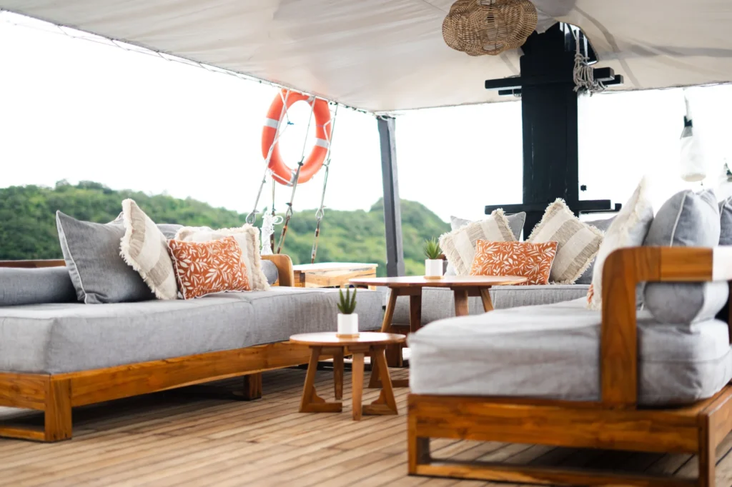 Navila sundeck relax front 04 aboard Navila phinisi