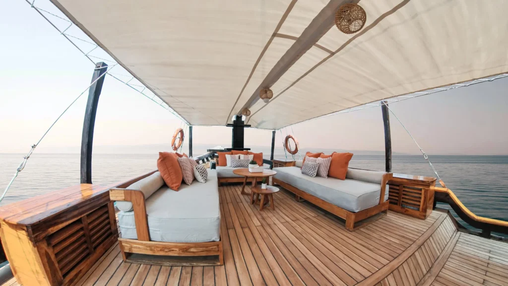 Navila sundeck relax front 07 aboard Navila phinisi