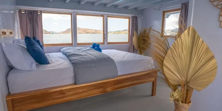 Master Cabin aboard New IJC liveaboard