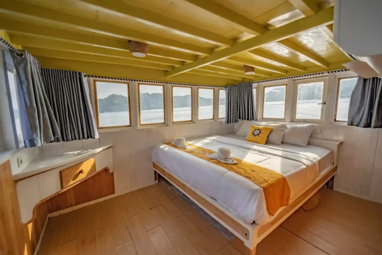 Master Ocean Cabin aboard NK Jaya 2 liveaboard