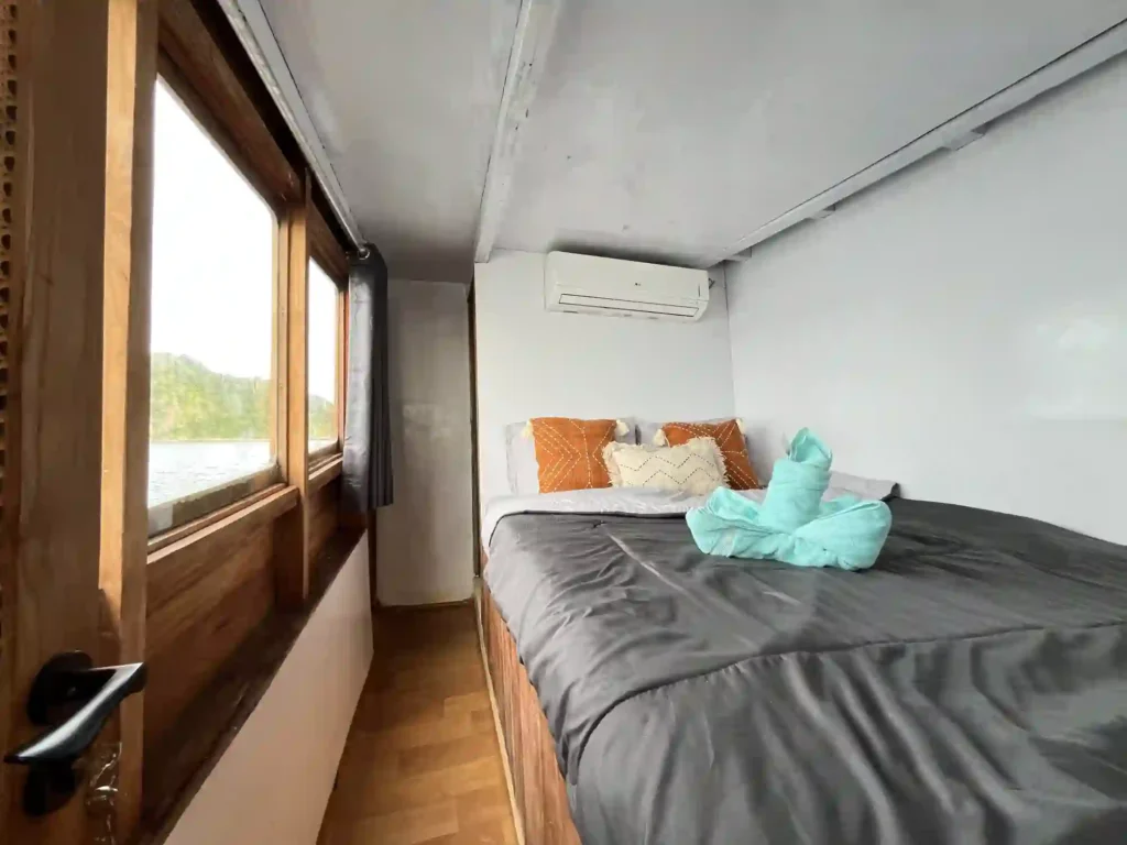 Private Cabin aboard Nusantara Karya phinisi