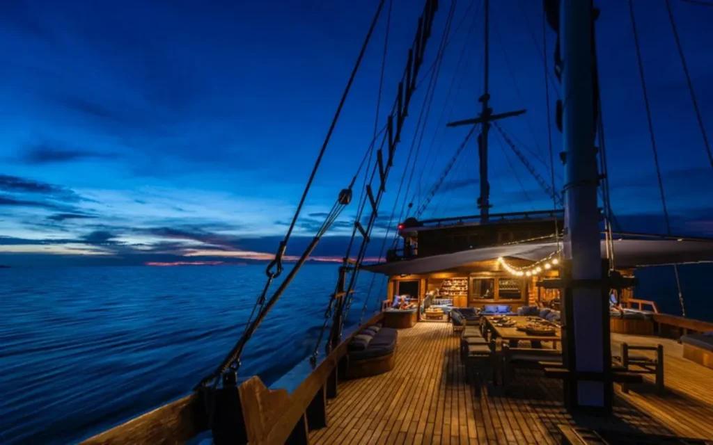 Charter Ocean Pure 1 Yacht Liveaboard