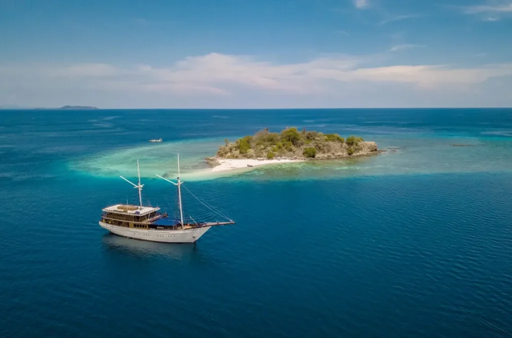 Charter Ocean Pure 1 Yacht Liveaboard