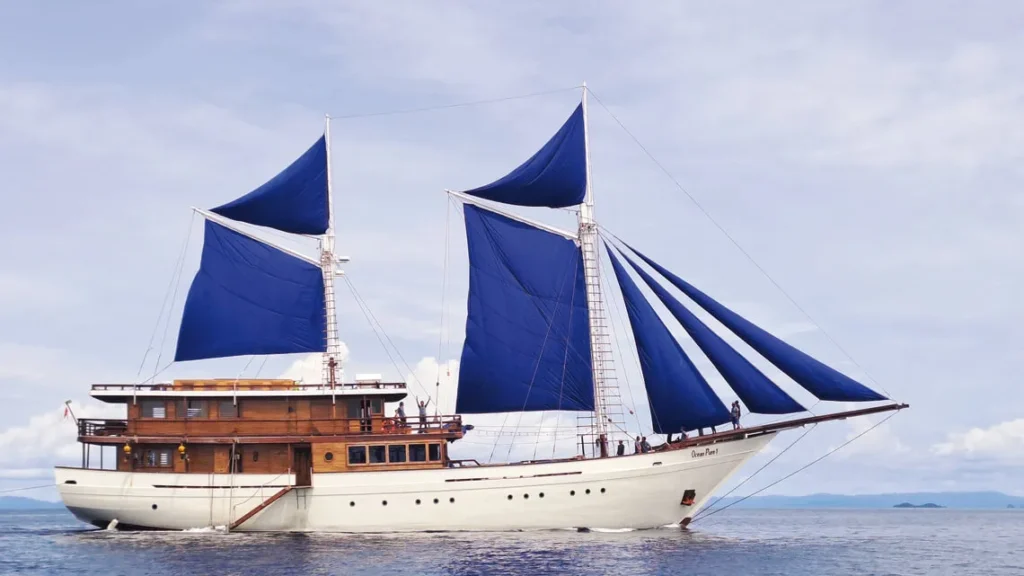 Charter Ocean Pure 1 Yacht Liveaboard