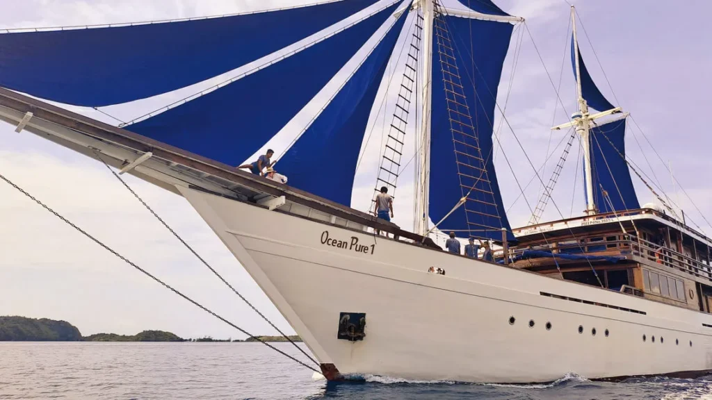 Charter Ocean Pure 1 Yacht Liveaboard