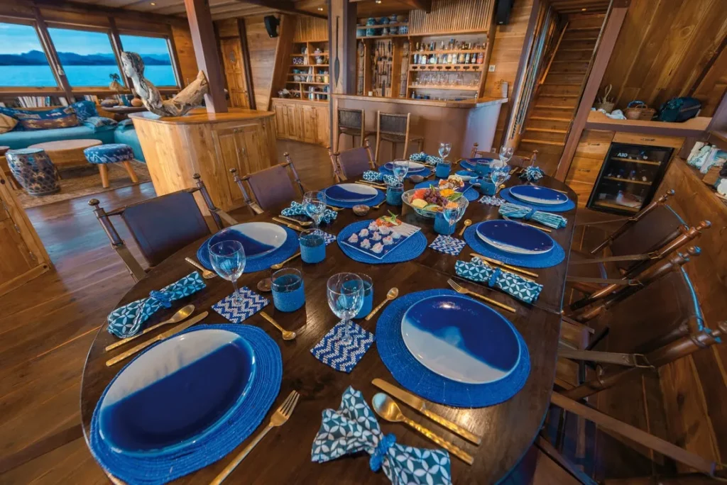 Charter Ocean Pure 1 Yacht Liveaboard