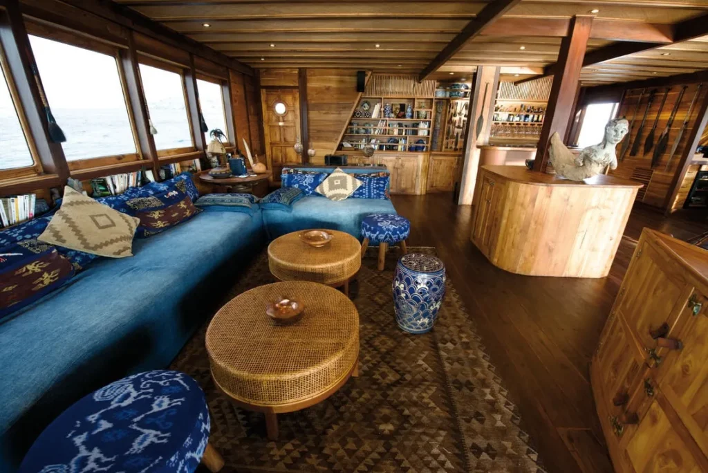 Charter Ocean Pure 1 Yacht Liveaboard