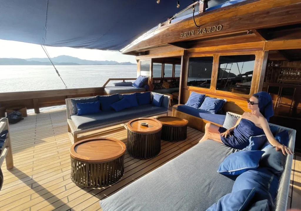 Charter Ocean Pure 1 Yacht Liveaboard