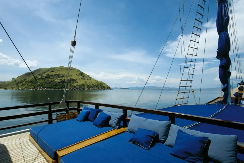 Charter Ocean Pure 1 Yacht Liveaboard