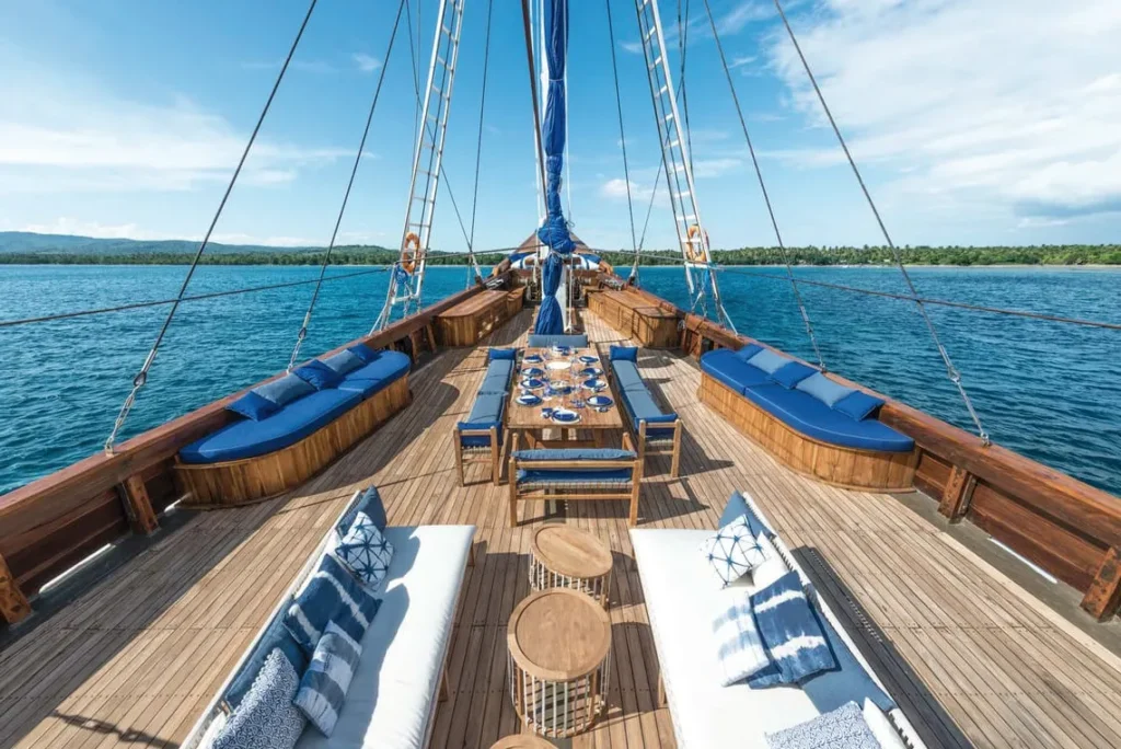Charter Ocean Pure 1 Yacht Liveaboard