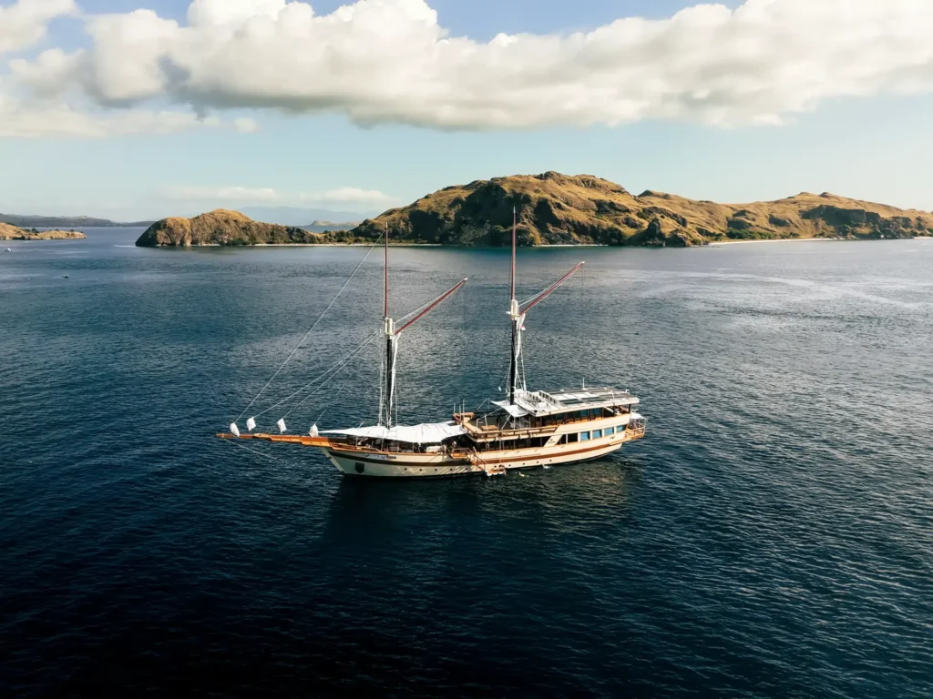 Otium luxury phinisi yacht in Indonesia