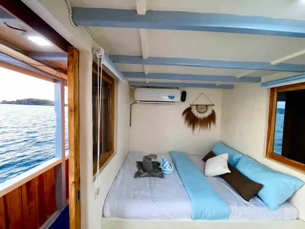 Master Cabin aboard Pandawa phinisi