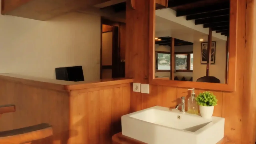 Saloon on Panrita with seating and air conditioning