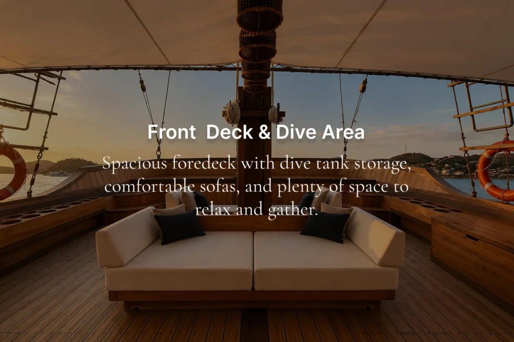 Front deck lounge aboard Papiton Allo phinisi